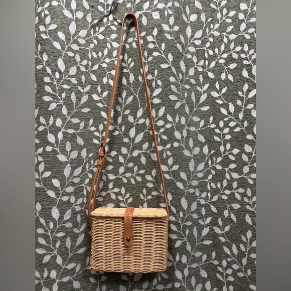 Universal Thread Tan Wicker Crossbody Handbag With Faux Leather Strap - Picture 11 of 11